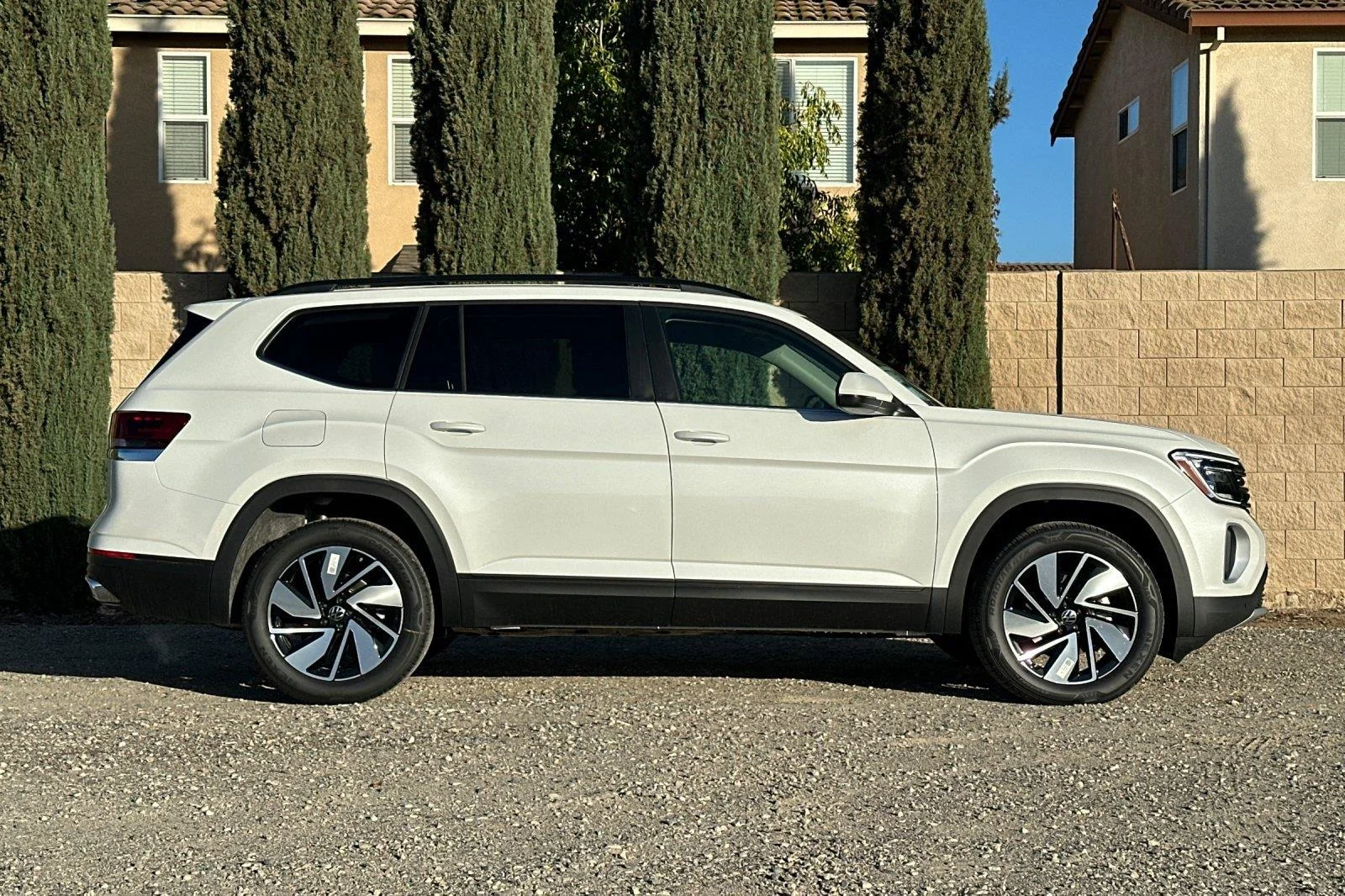 New 2026 Opal White Pearl Volkswagen 2.0T SE w/Technology image 3