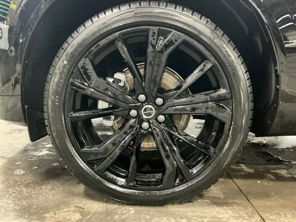 New 2026 Black Volvo B5 Ultra Black Edition image 9