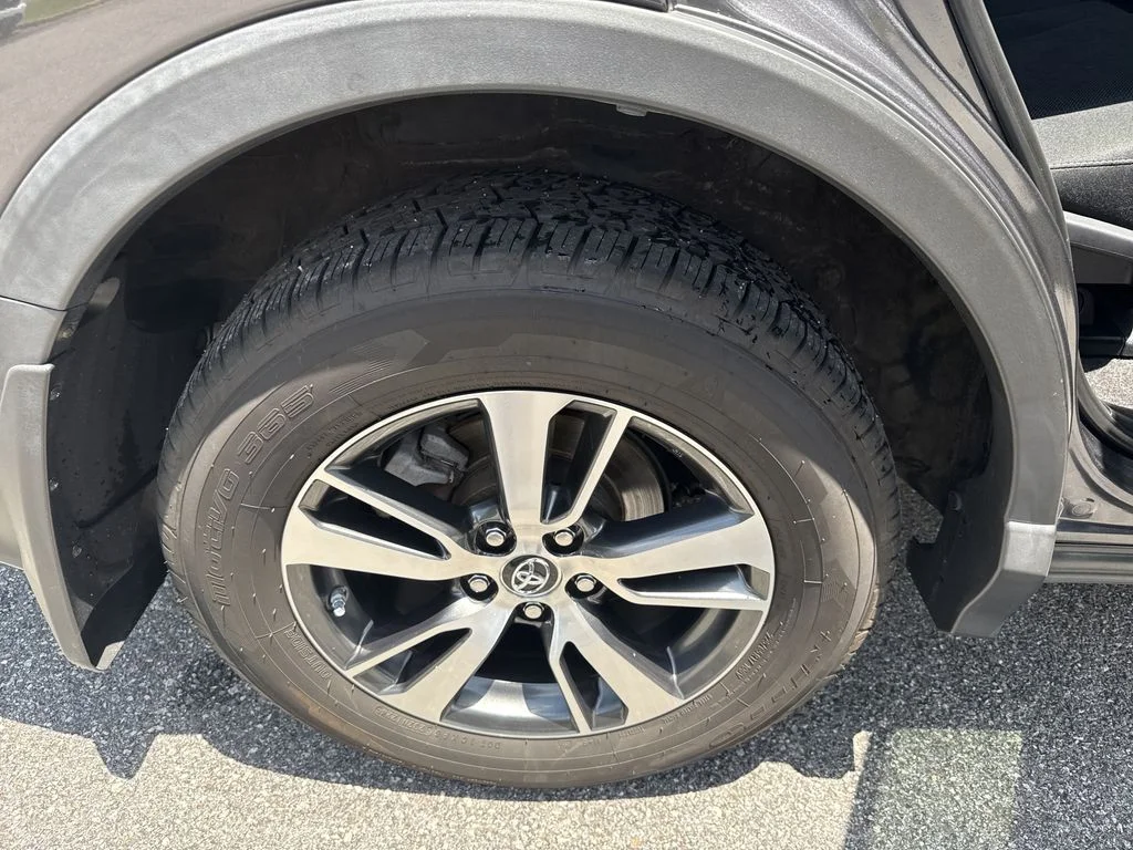 Used 2017 Gray Toyota XLE image 17