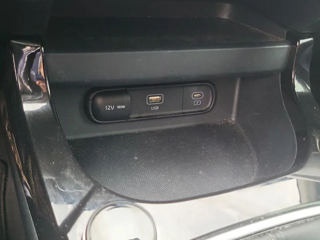 Used 2024 Snow White Pearl Kia S image 24