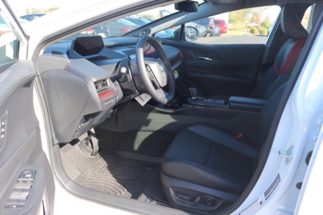 New 2026 Wind Chill Pearl <sup>1</sup> Toyota  XSE Premium image 4
