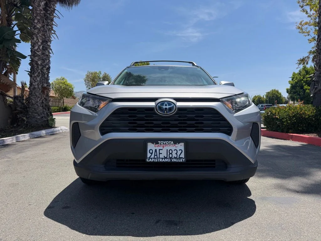 Used 2022 Silver Toyota LE image 3