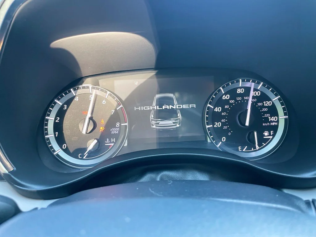 Used 2022 Magnetic Gray Metallic Toyota Platinum image 14