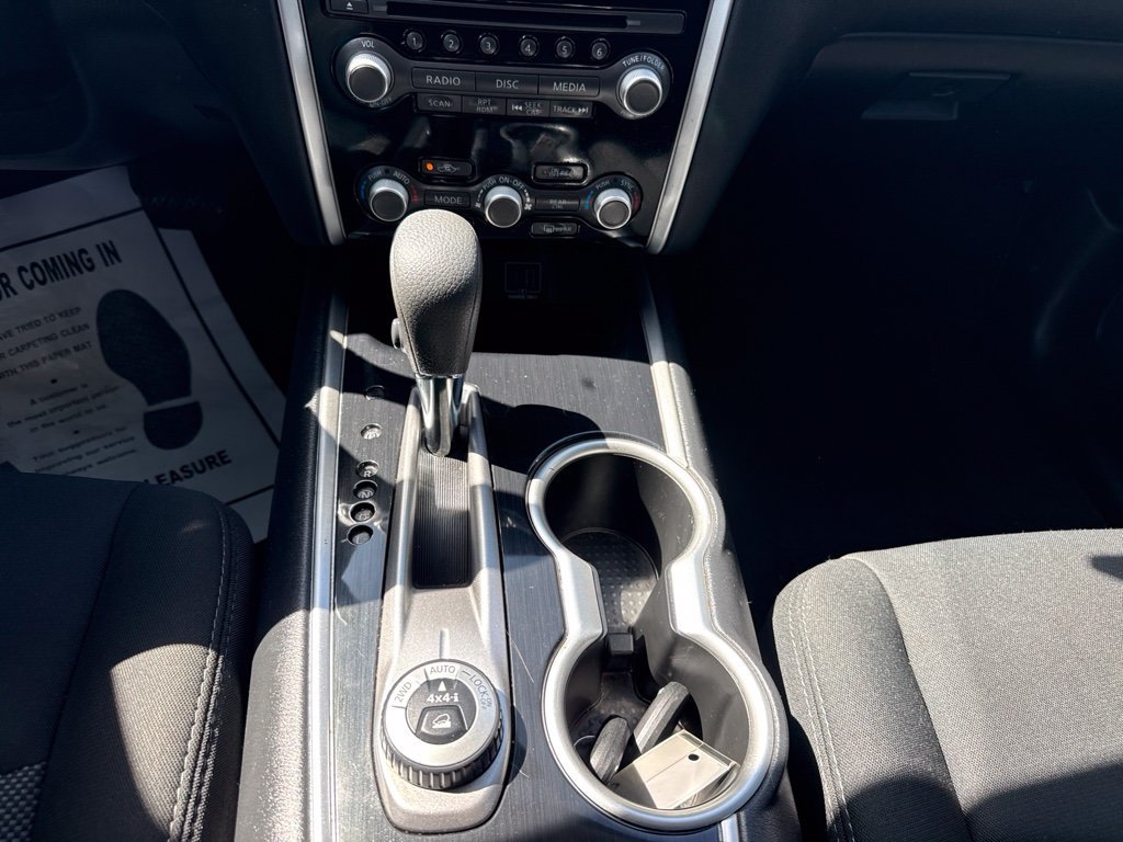 Used 2020 Gray Nissan S image 18