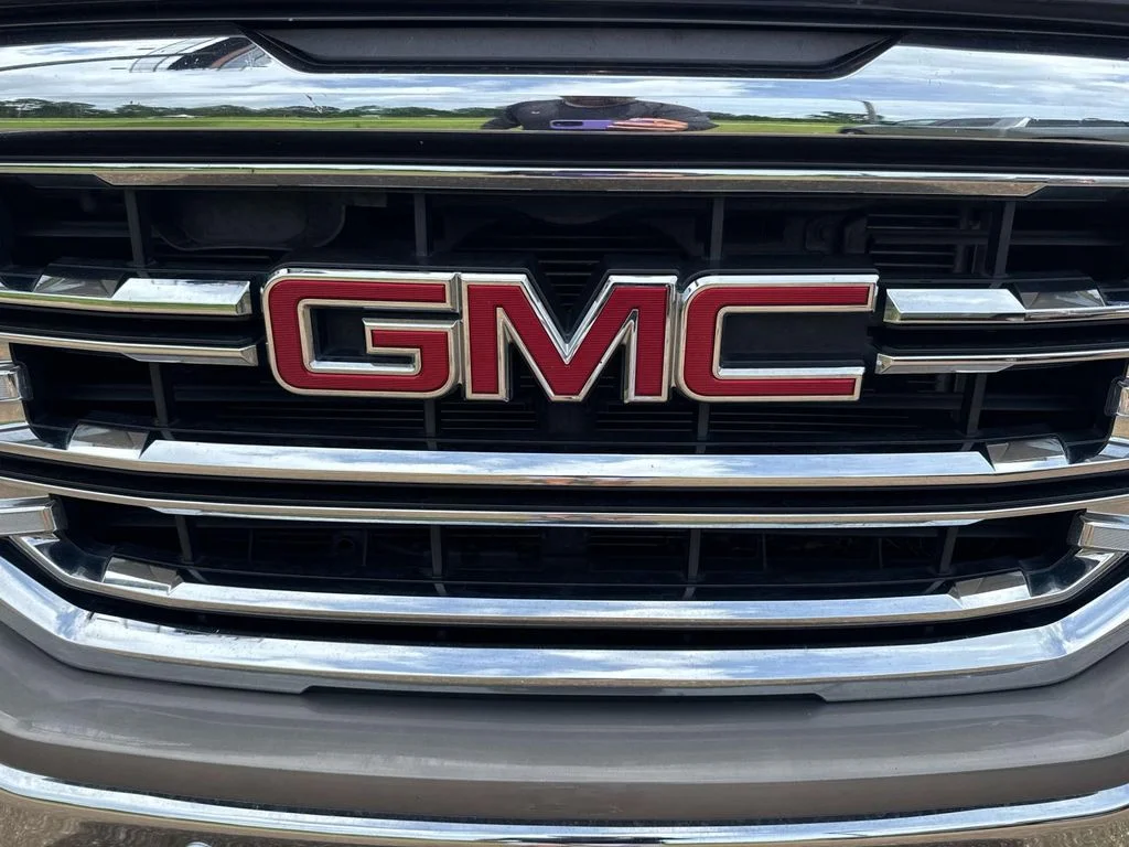 Used 2017 Gray GMC SLT image 4