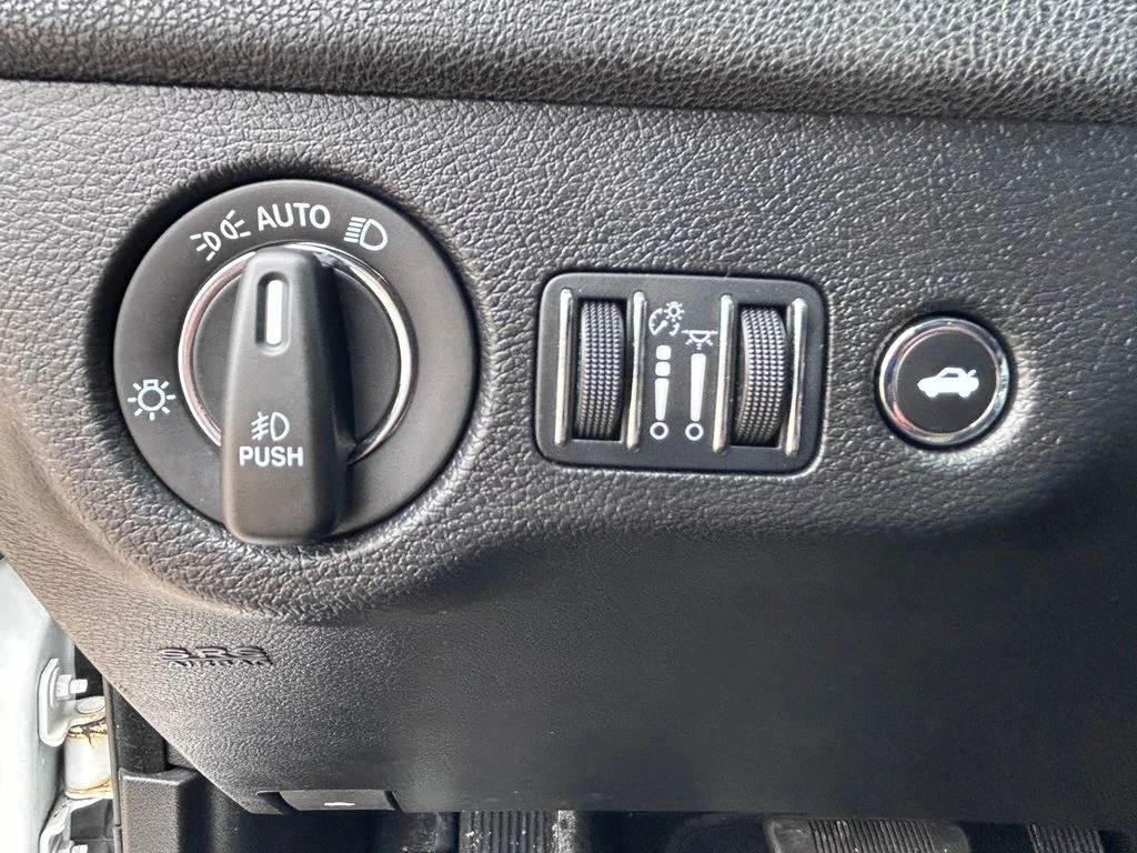 Used 2023 White Chrysler Touring image 20