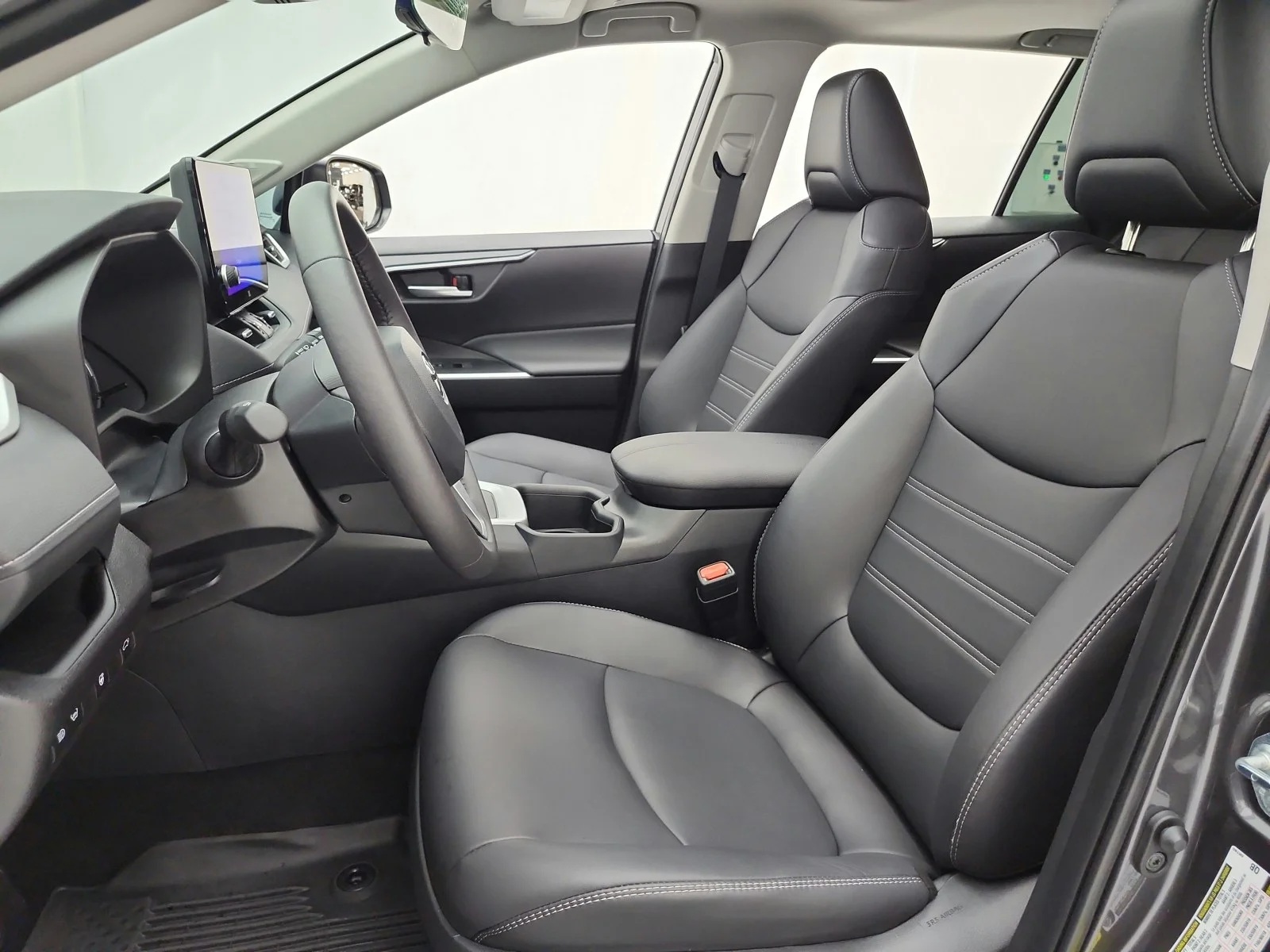 Used 2025 Magnetic Gray Metallic Toyota XLE Premium FWD (Natl) image 13