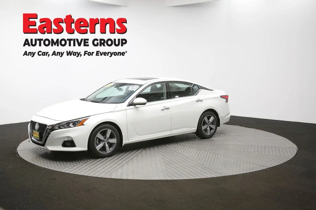 Used 2022 White Nissan 2.5 SL image 55