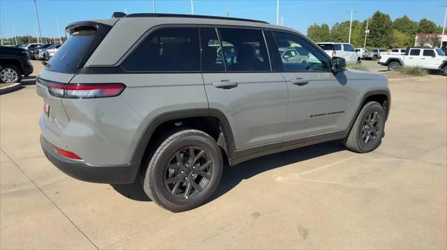 New 2027 Sting-Gray Clear-Coat Paint Jeep Altitude image 9