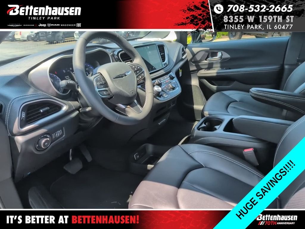 New 2026 Diamond Black Crystal Pearl-Coat Exterior Paint Chrysler Select image 18