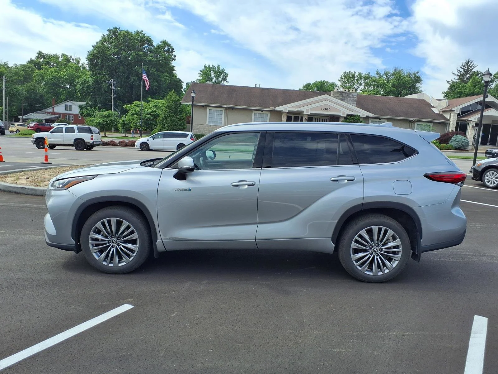 Used 2021 Celestial Silver Metallic Toyota Hybrid Platinum image 30