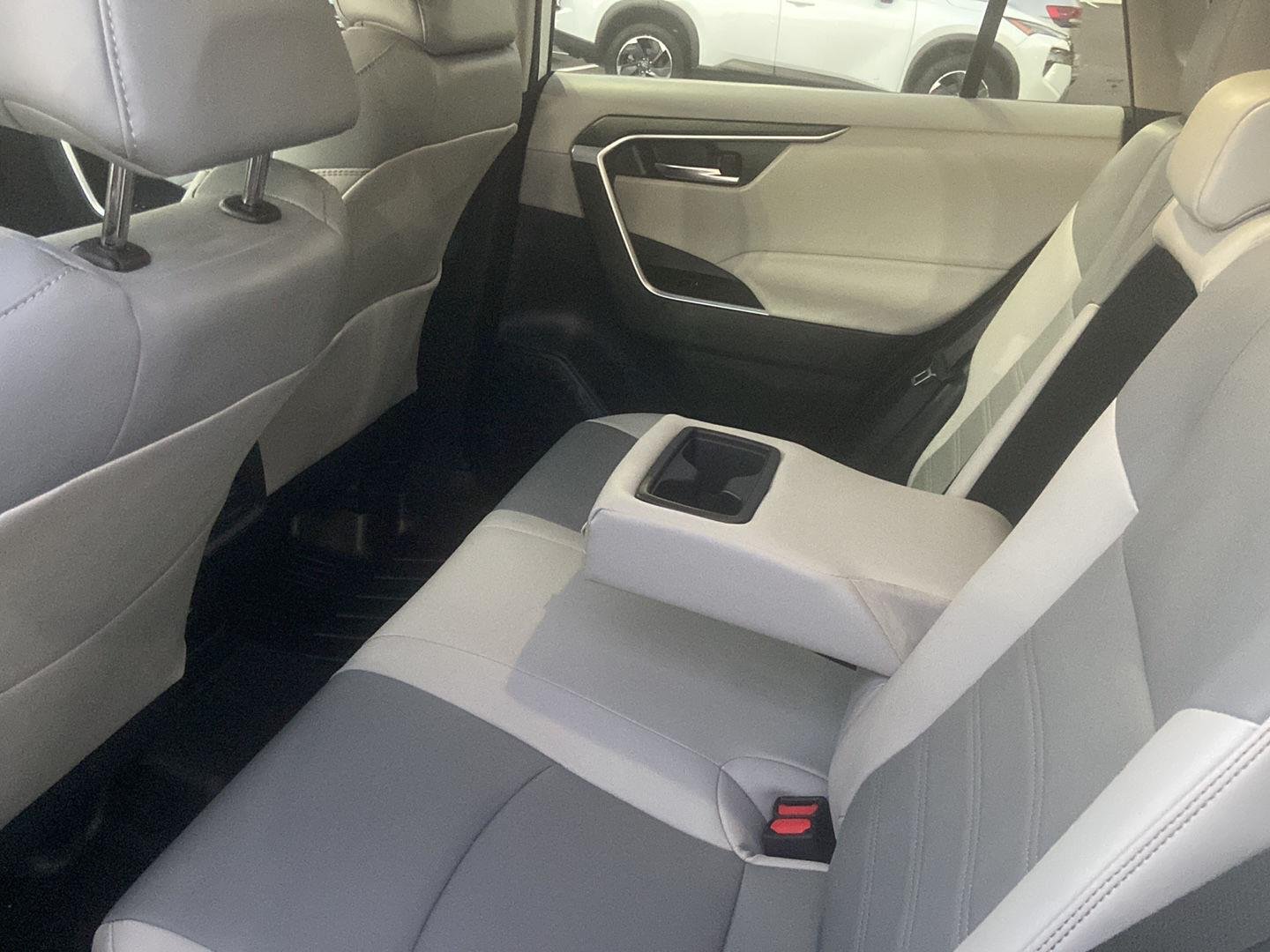 Used 2025 Wind Chill Pearl Toyota XLE Premium image 18