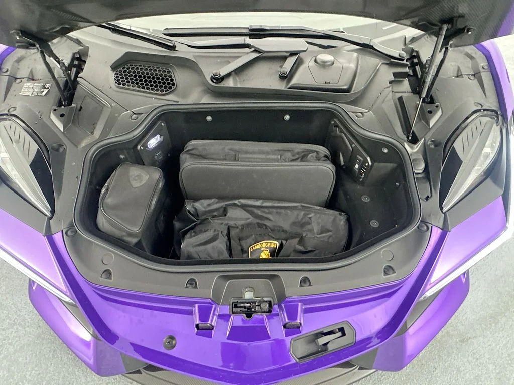 Used 2024  Lamborghini  image 28
