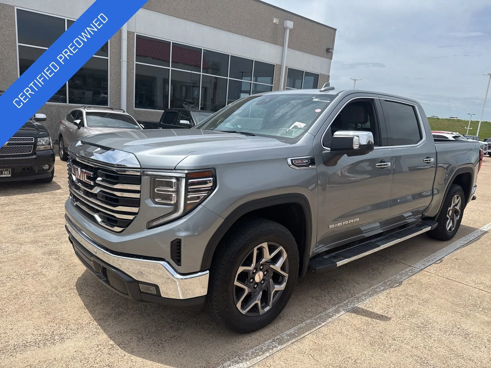 2025 GMC Sierra 4WD Crew Cab Standard Box SLT's photo