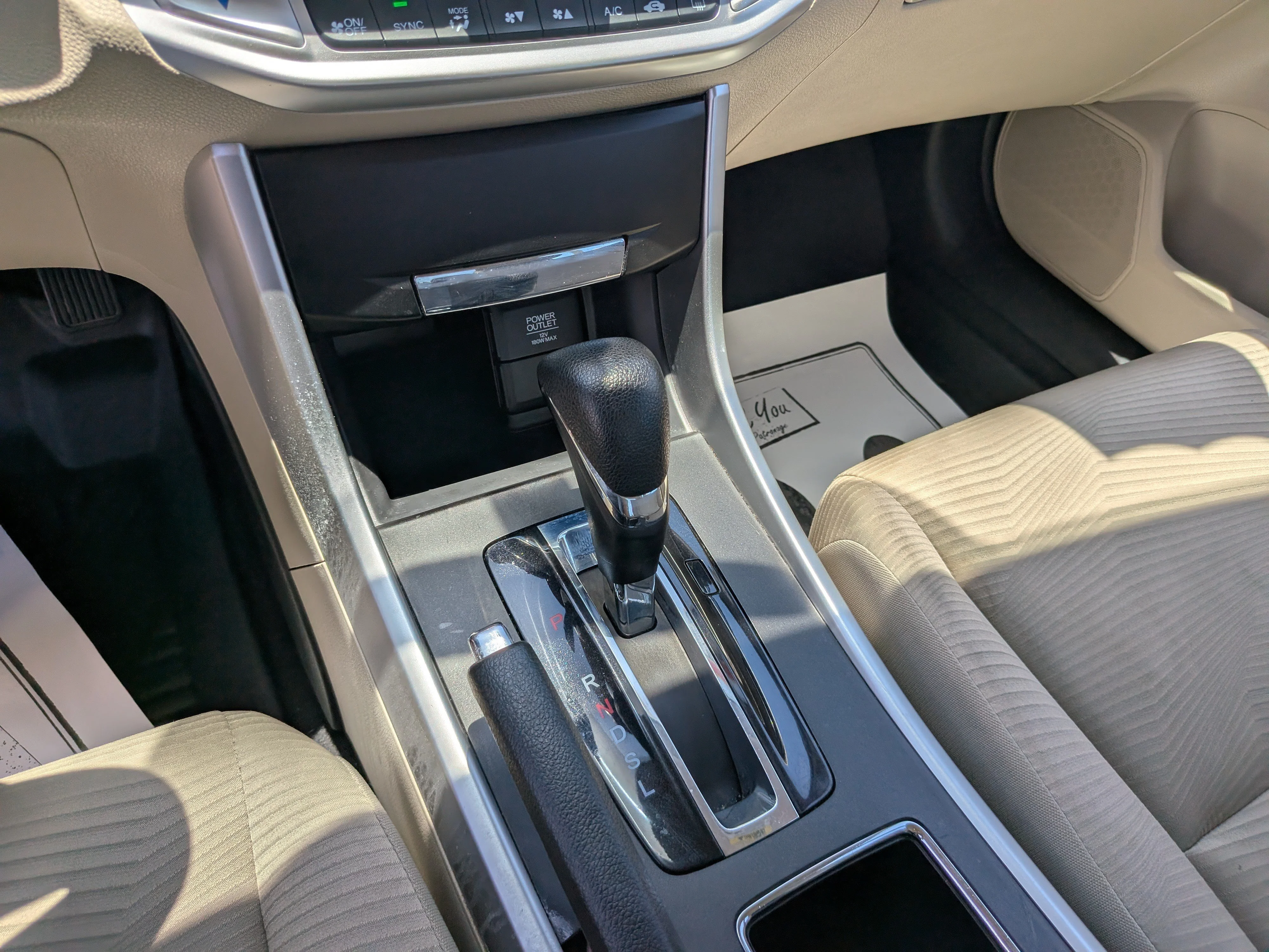 Used 2015 Champagne Frost Pearl Honda LX image 27