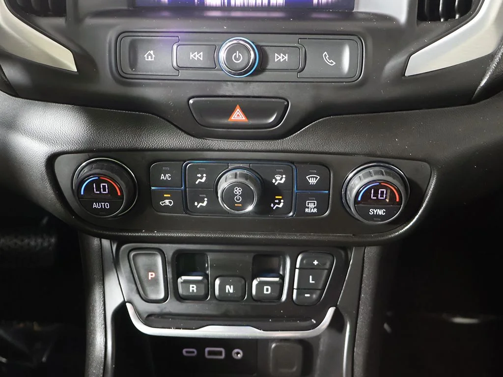 Used 2020 White GMC SLE image 34