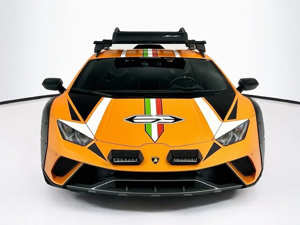 Used 2023 Orange Lamborghini  image 2