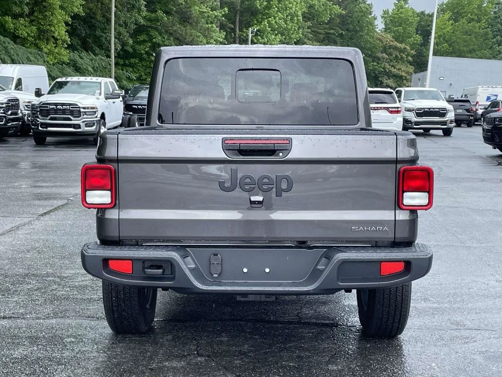 New 2026 Granite Crystal Metallic Clearcoat Jeep Sahara image 7