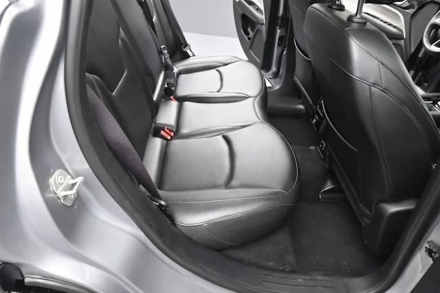 Used 2024  Jeep Limited image 19
