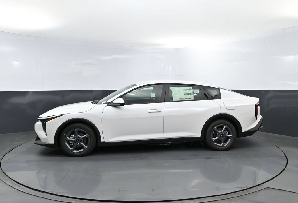 New 2026 Snow White Pearl Kia LXS image 8