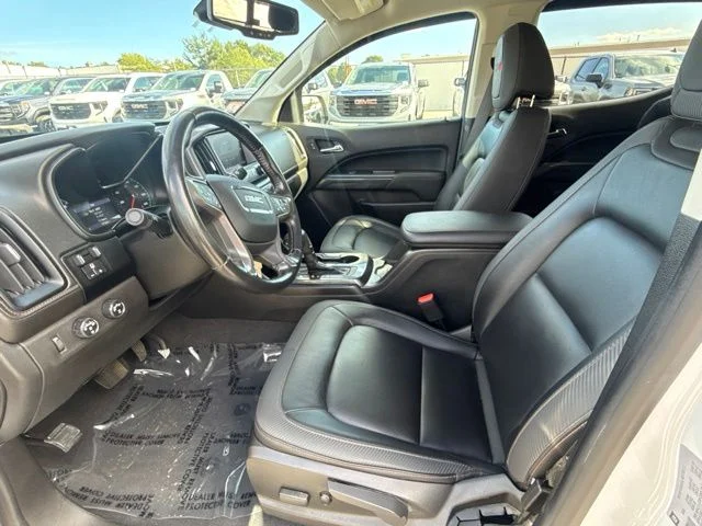 Used 2021 White GMC AT4 w/Leather image 25