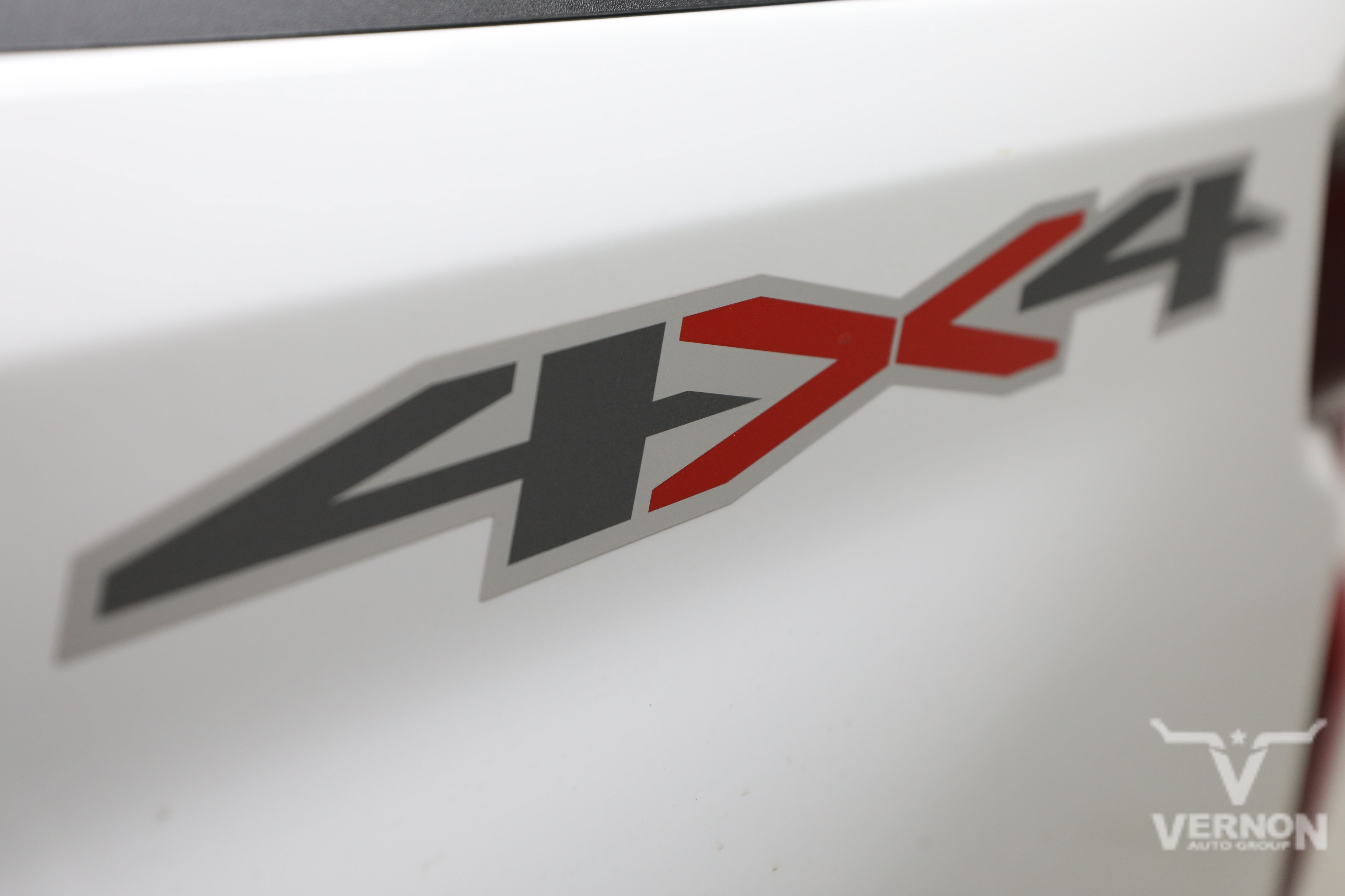 New 2026 Summit White Chevrolet N image 37