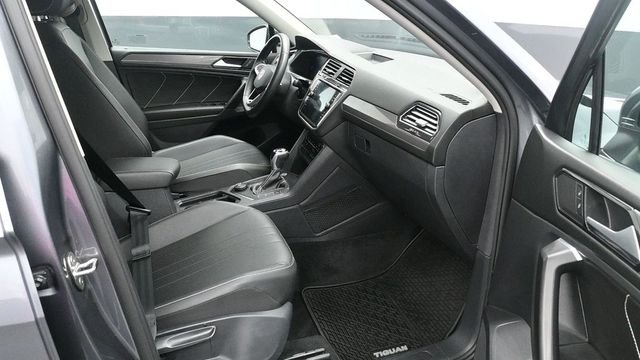 Used 2023 Gray Volkswagen 2.0T SE image 9