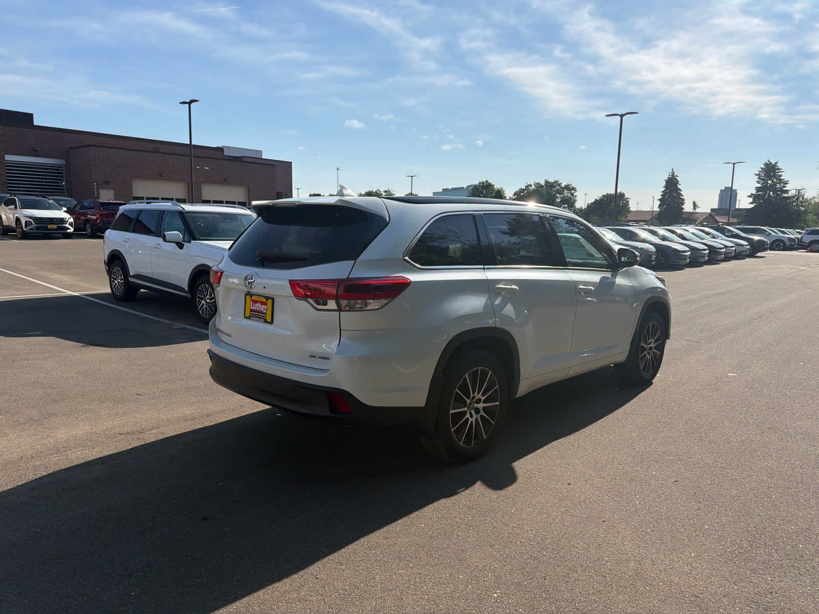 Used 2017 Toyota Highlander SE with VIN 5TDJZRFH8HS400926 for sale in Bloomington, Minnesota