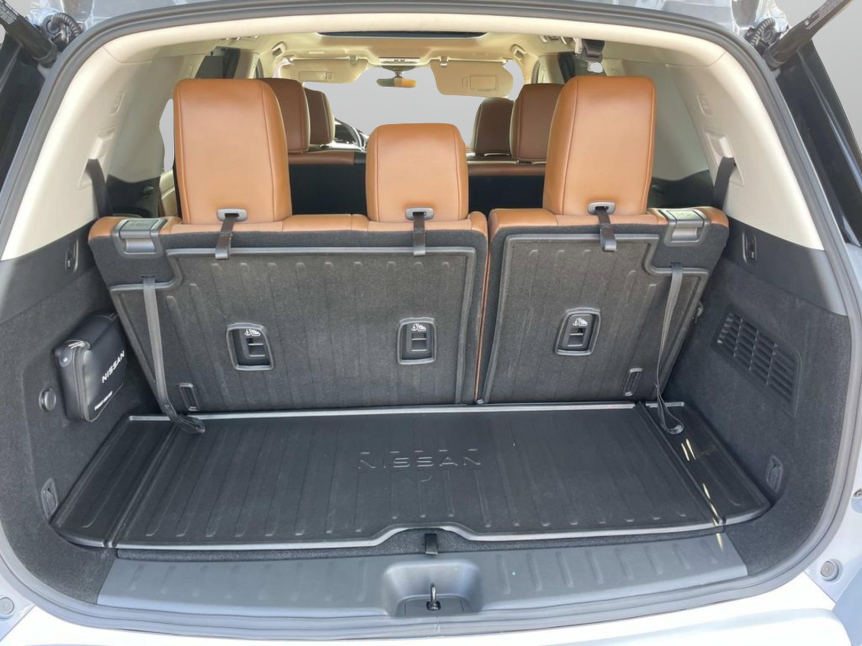Used 2025 Gray Nissan Platinum image 15