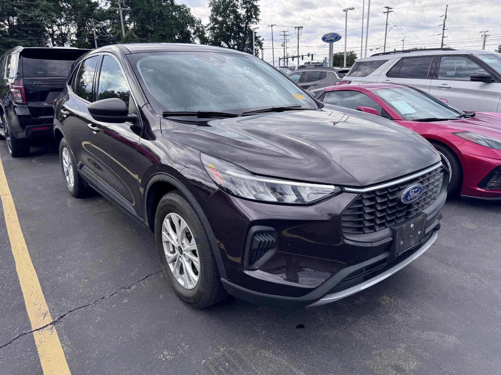 Used 2023 Cinnabar Red Ford Active image 3