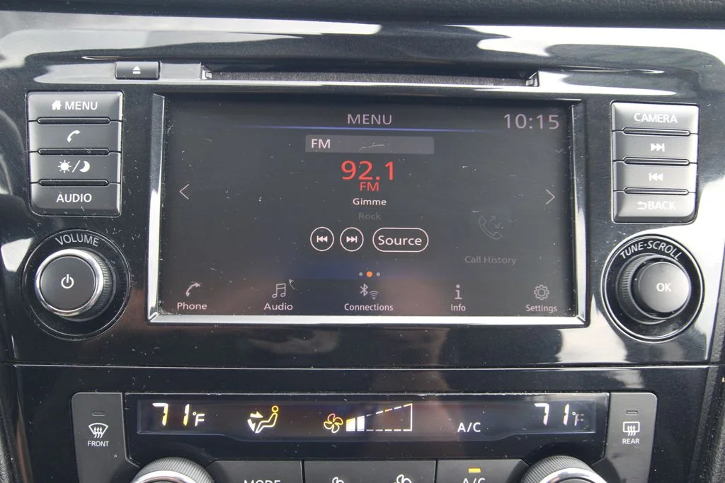 Used 2022 Gun Metallic Nissan SV image 30