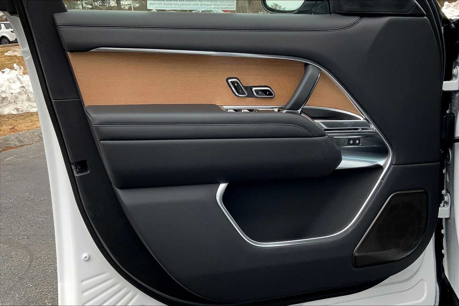 2025 Land Rover Range Rover SV - Photo 9
