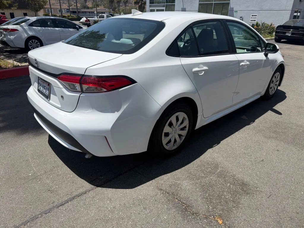 Used 2021 White Toyota L image 12