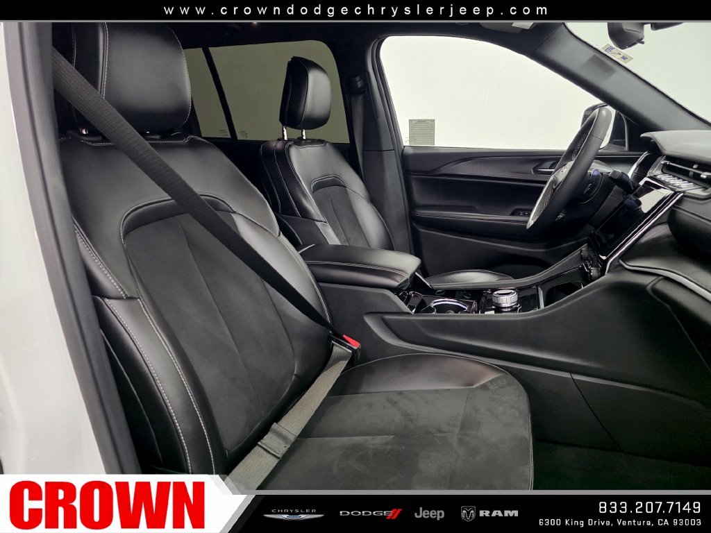 Used 2023 White Jeep Altitude image 12
