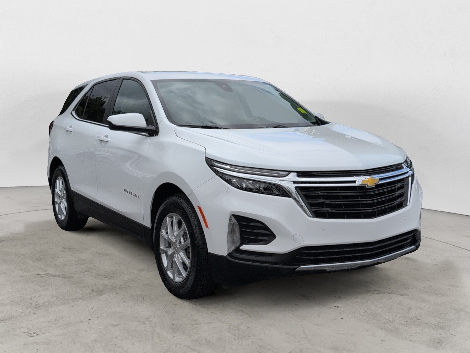 Used 2024 Summit White Chevrolet LT image 2