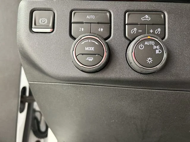 New 2026 Summit White Chevrolet LT (2FL) image 11