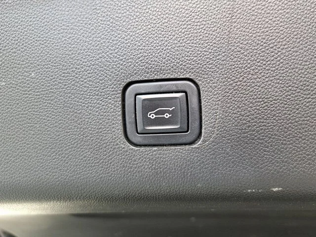 Used 2022 Red Chevrolet LT image 31