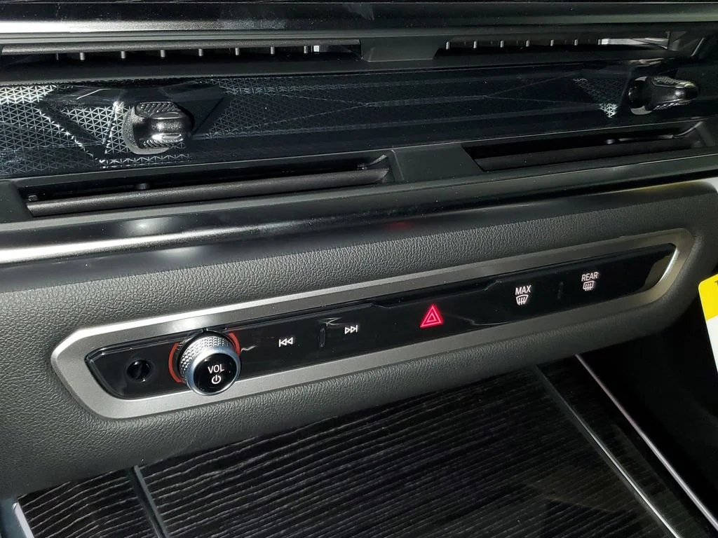 New 2026 Alpine White BMW sDrive40i image 23