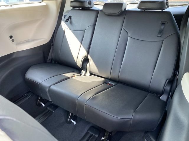 New 2026 Wind Chill Pearl Toyota Platinum image 10