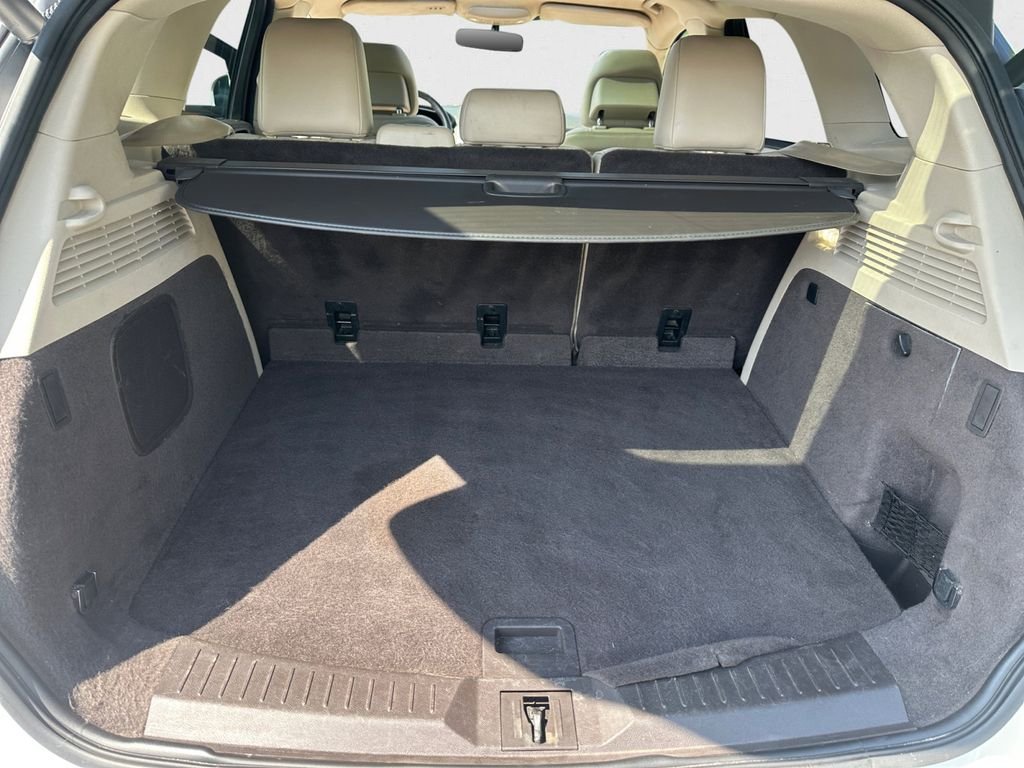 Used 2017 White Lincoln Select image 14