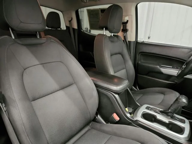 Used 2018 Silver Chevrolet LT image 29