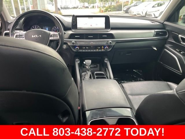 Used 2022 Black Kia S image 16