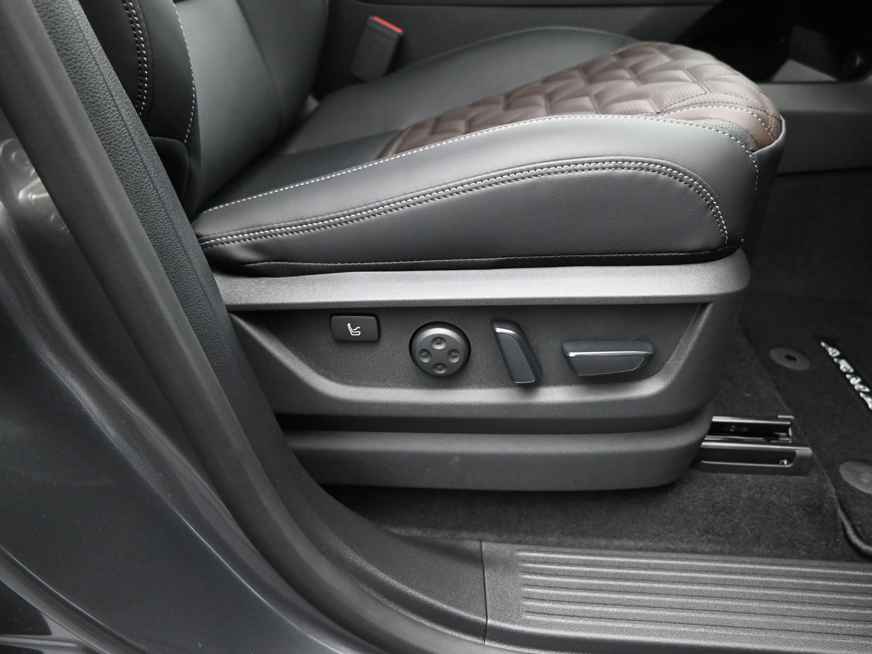 New 2026 Gun Metallic Nissan Platinum Reserve image 16