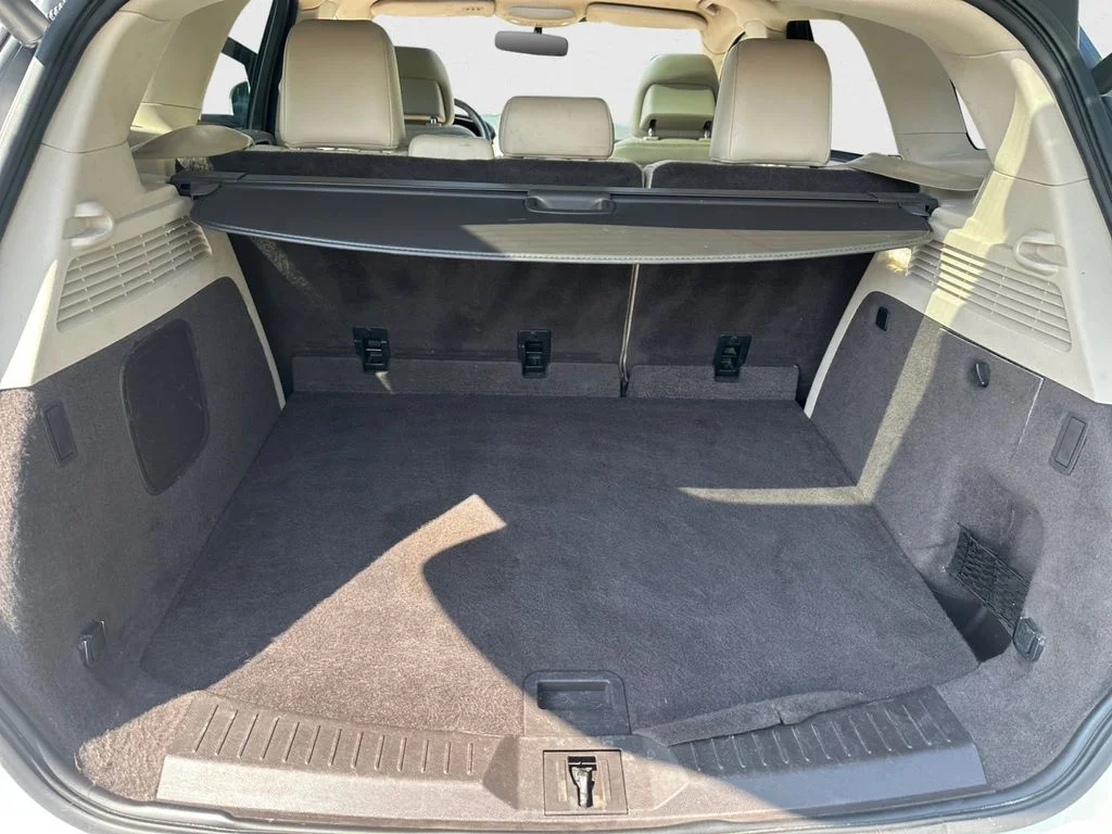 Used 2017 White Lincoln Select image 14
