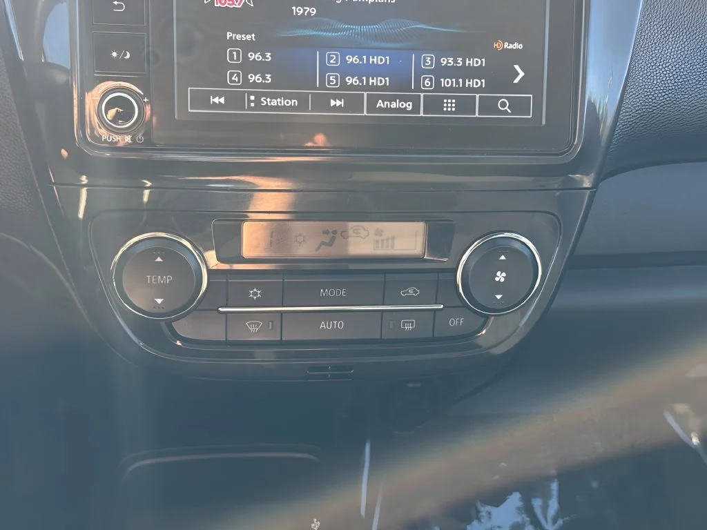 Used 2024 Red Mitsubishi ES image 18