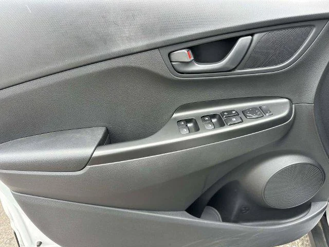 Used 2023 Lunar White Hyundai SE image 16