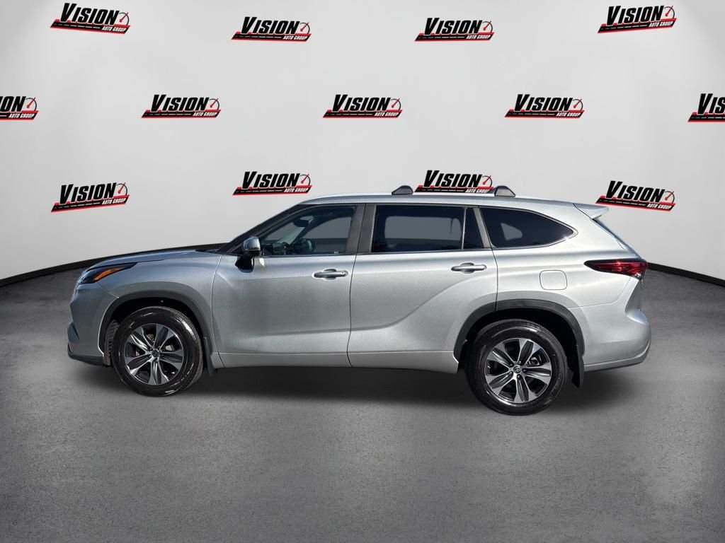 Used 2023 Silver Toyota XLE image 8