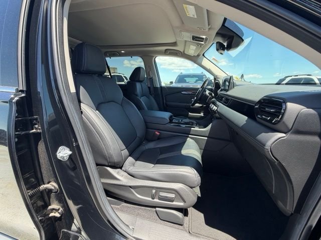 Used 2023 Black Honda Touring image 17
