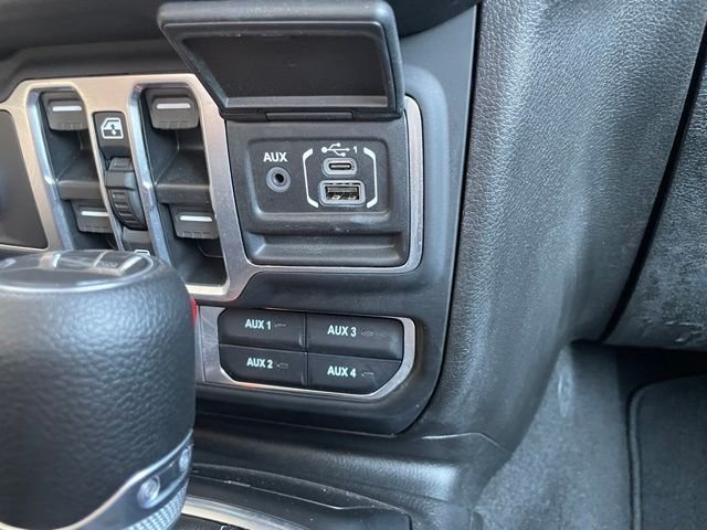 Used 2025 Granite Crystal Clearcoat Metallic Jeep Mojave image 29