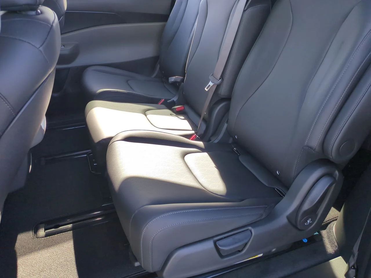 New 2026 Deep Chroma Blue Kia LXS image 24